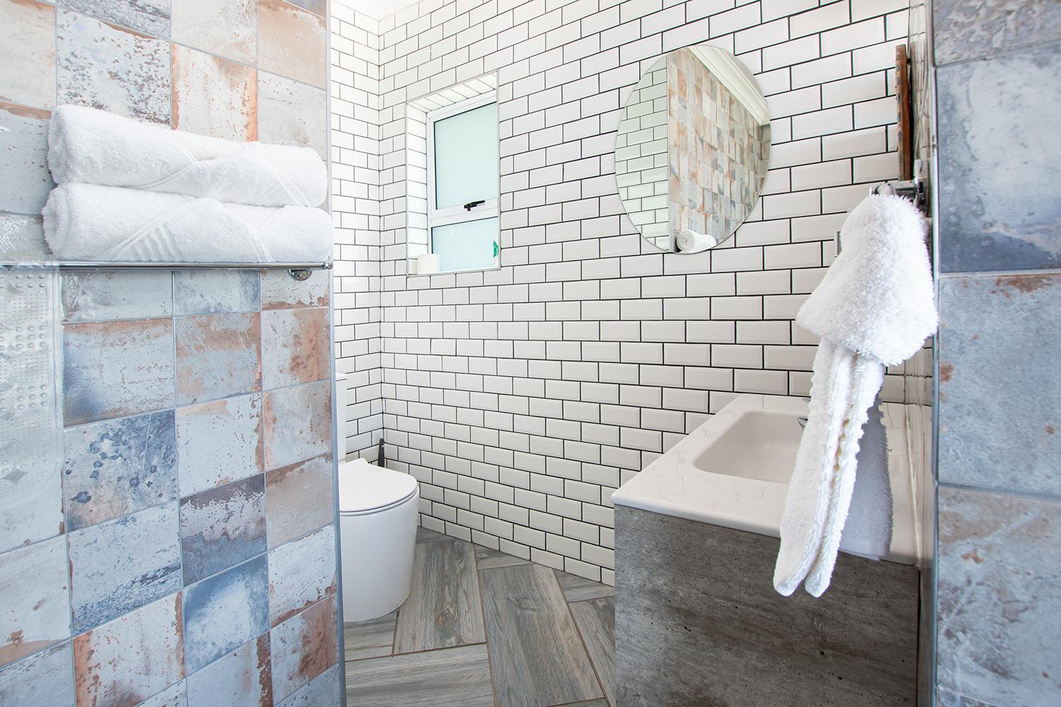 Pearl White Sands Glentana Room photo